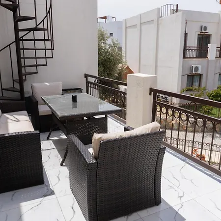 Penthouse Mountains Nature Bbq Sea And Pool View Quiet Holiday home Agios Amvrosios (Kyrenia)